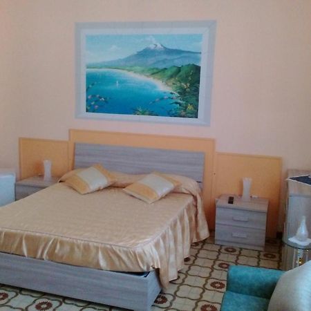 Beb I Delfini Di Casa Paola Bed and Breakfast Mascali Buitenkant foto