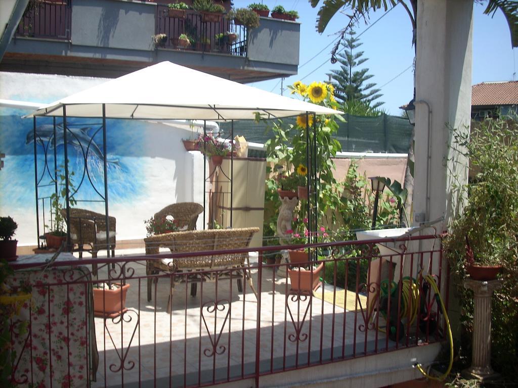 Beb I Delfini Di Casa Paola Bed and Breakfast Mascali Buitenkant foto