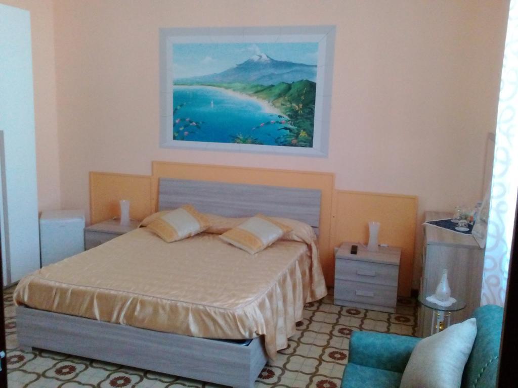 Beb I Delfini Di Casa Paola Bed and Breakfast Mascali Buitenkant foto