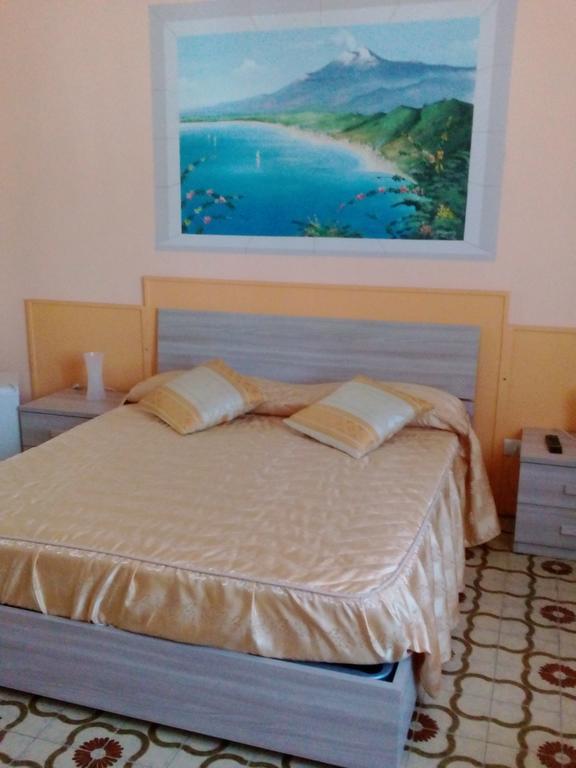 Beb I Delfini Di Casa Paola Bed and Breakfast Mascali Buitenkant foto