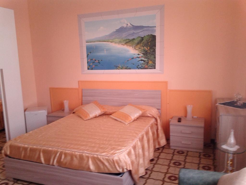 Beb I Delfini Di Casa Paola Bed and Breakfast Mascali Buitenkant foto