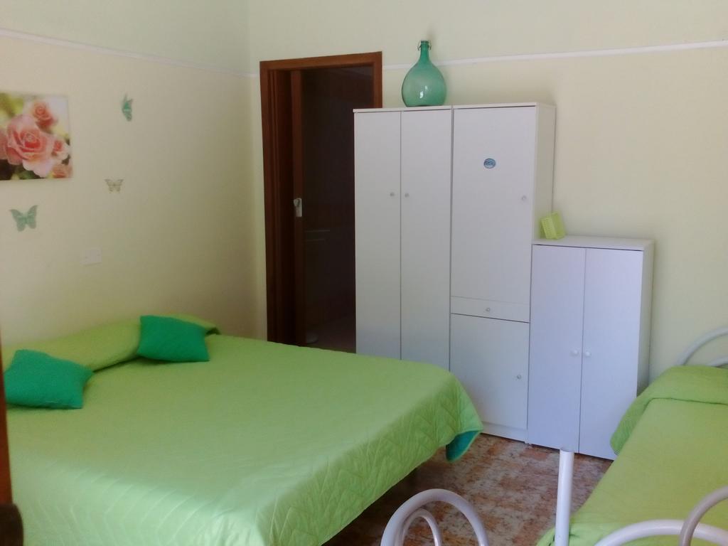 Beb I Delfini Di Casa Paola Bed and Breakfast Mascali Buitenkant foto